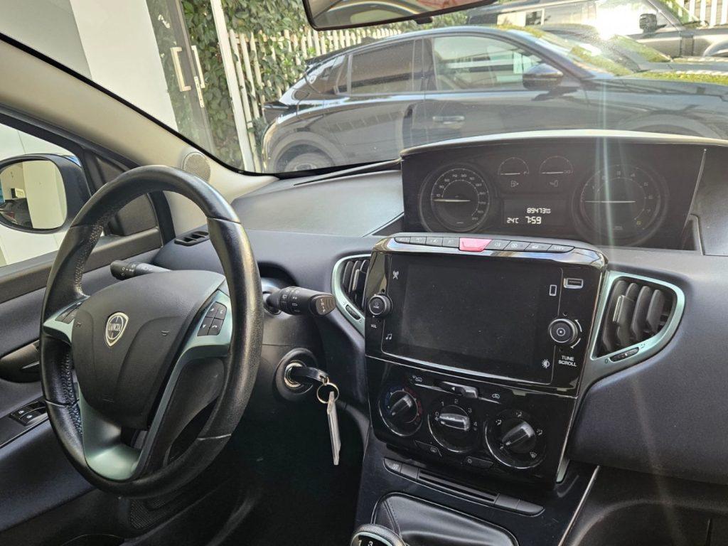 Lancia Ypsilon 1.0 FireFly 5 porte S&S Hybrid Gold tua da €125,00