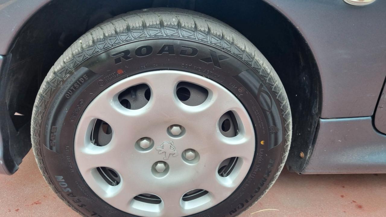 Peugeot 206 1.4 HDi SW DISTRIBUZIONE+GOMME+PASTIGLIE NUOVE