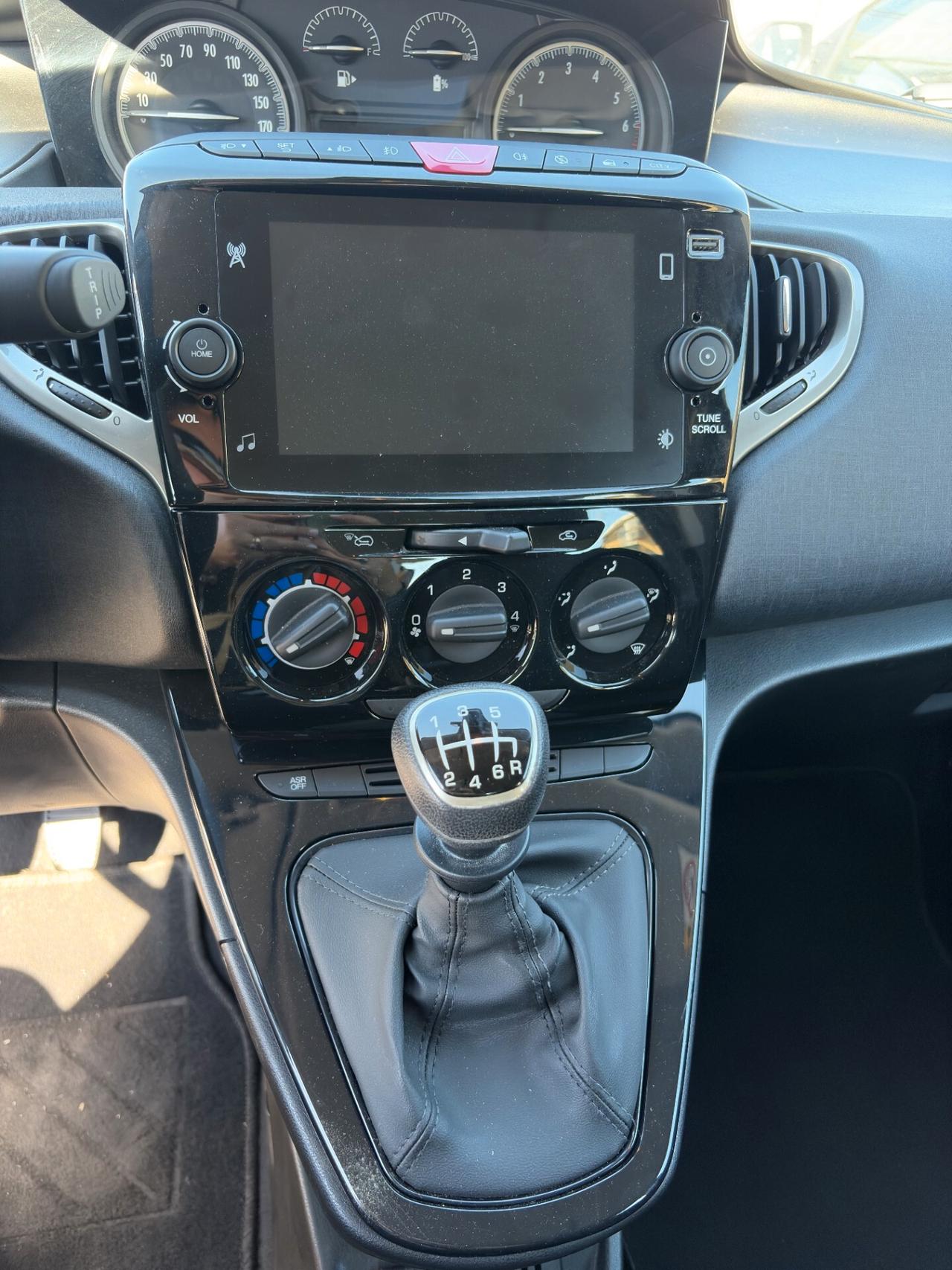 Lancia Ypsilon 1.0 FireFly 5 porte S&S Hybrid Gold