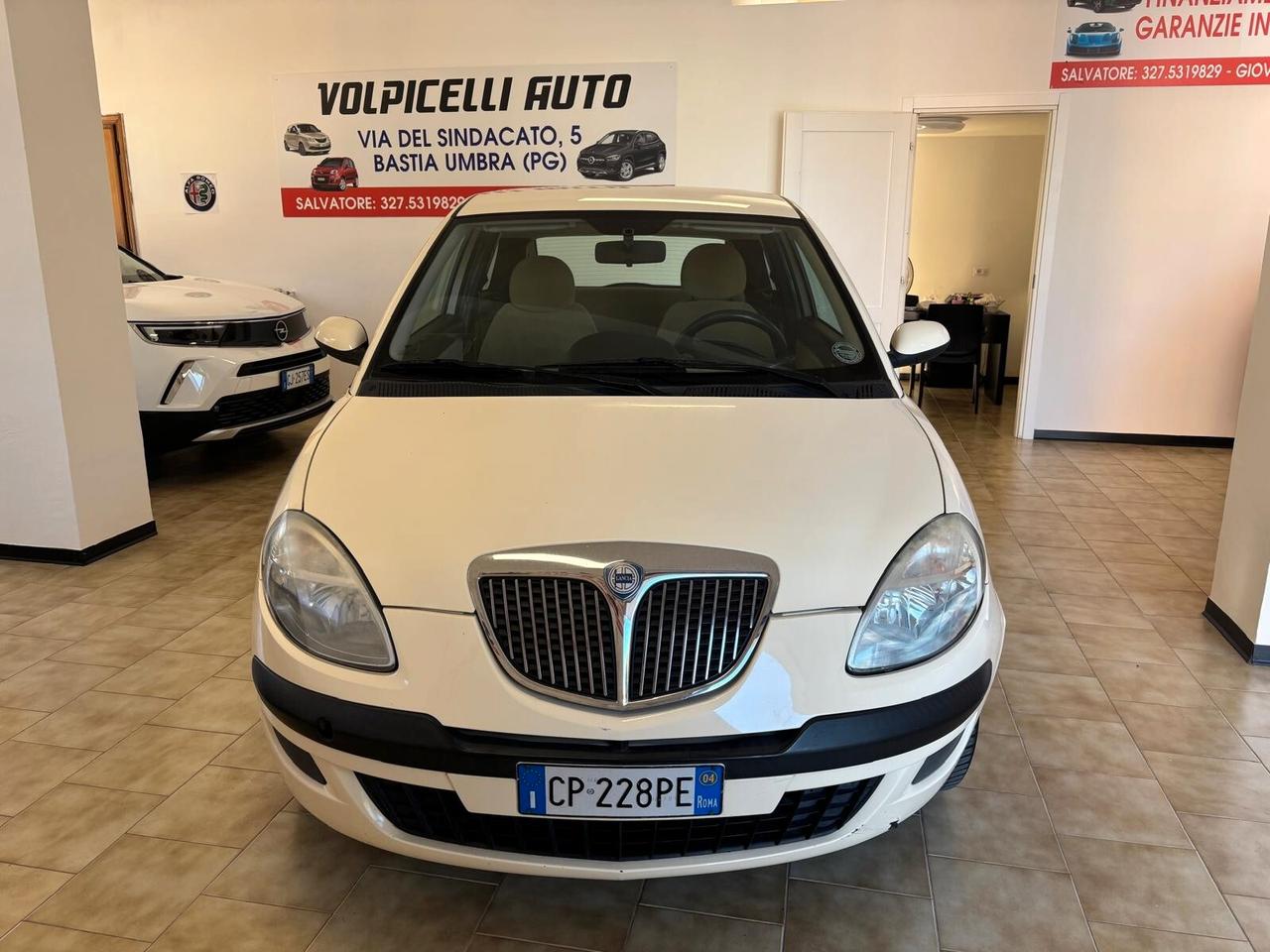 LANCIA YPSILON ANNO 2004 BZ 1.4 AUTOMATICA ADATTA NEOPATENTATI KM 100 MILA