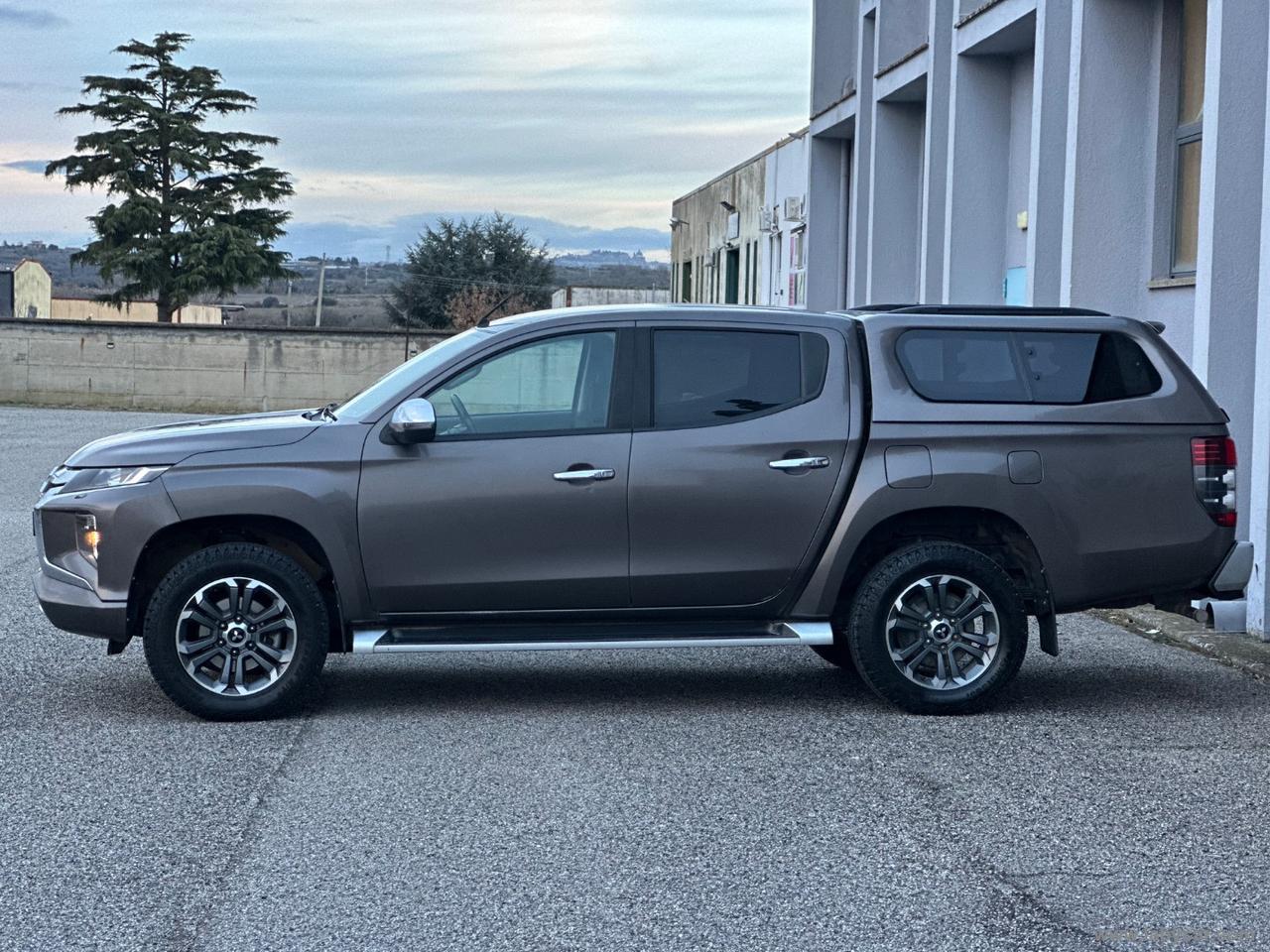 MITSUBISHI L200 2.3 D DoubleCab 4x4 Sup.Sel.INTENSE