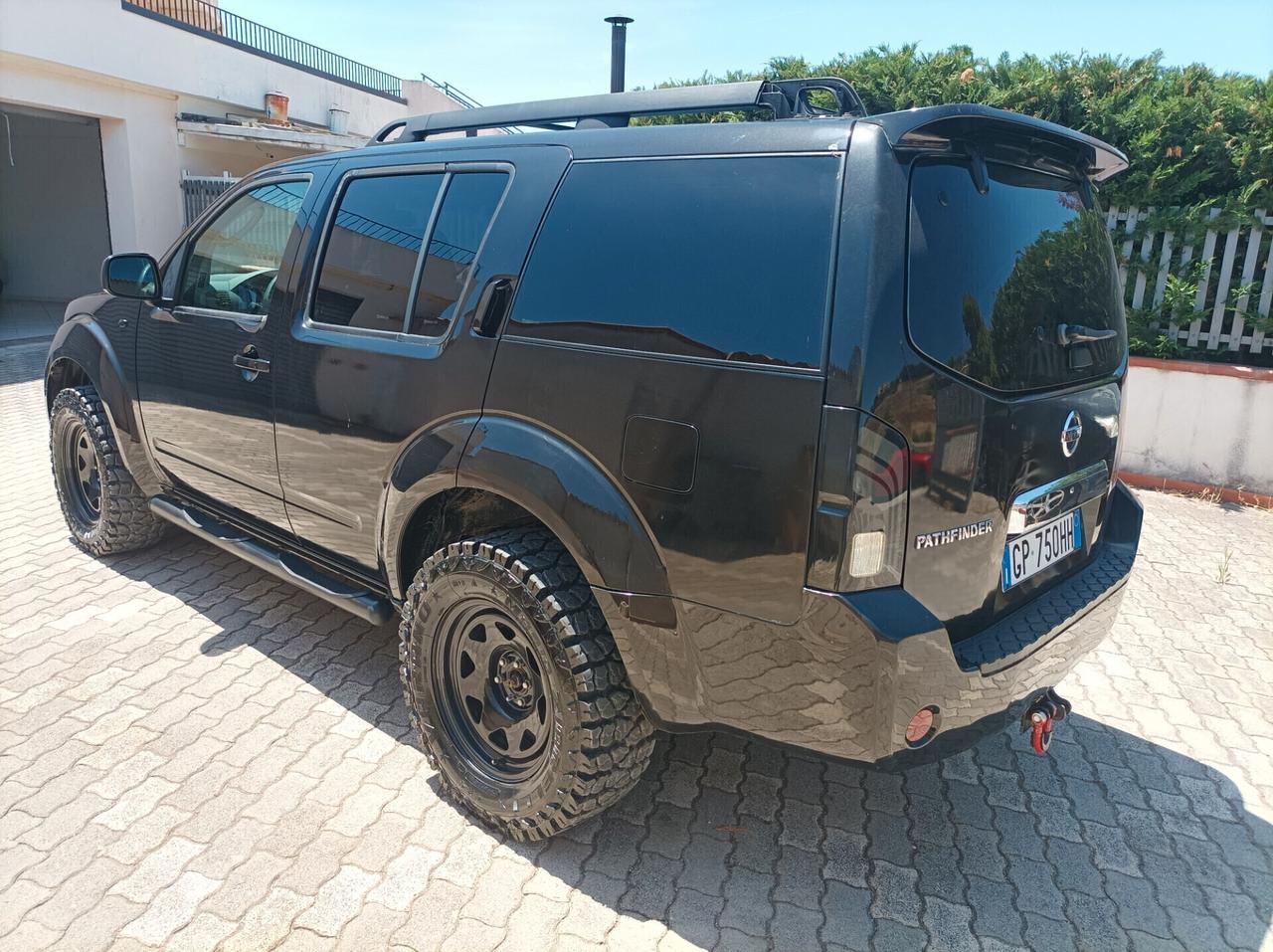 Nissan Pathfinder 2.5 dCi LE