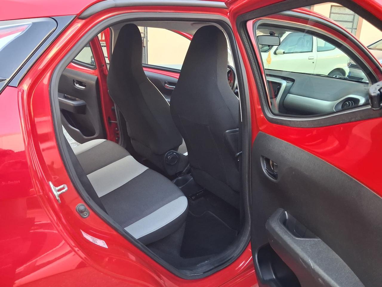 Toyota Aygo 1.0 VVT-i 69 CV 5 porte x-cool