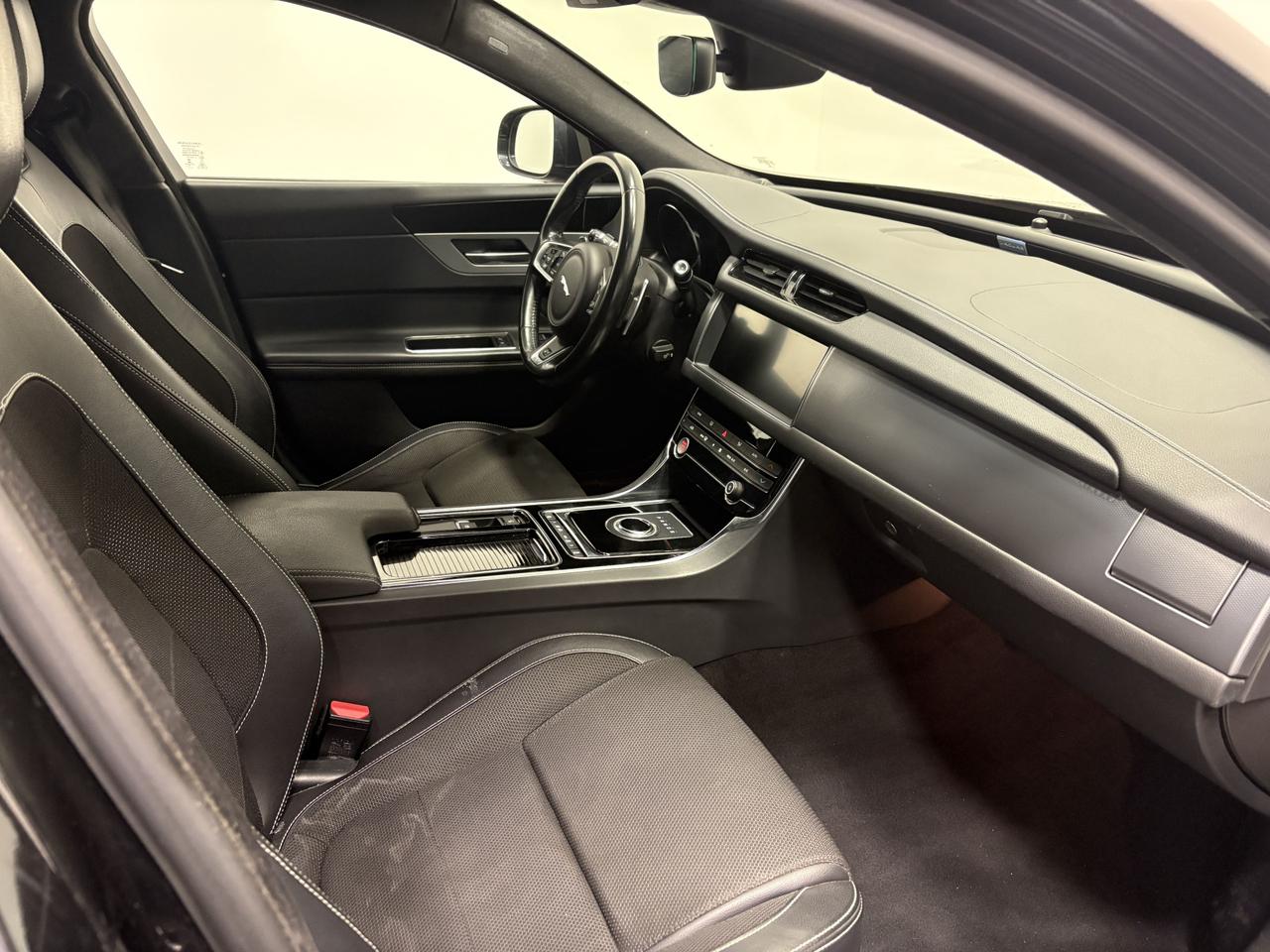 JAGUAR XF 2.0D AWD AUTO R- SPORT