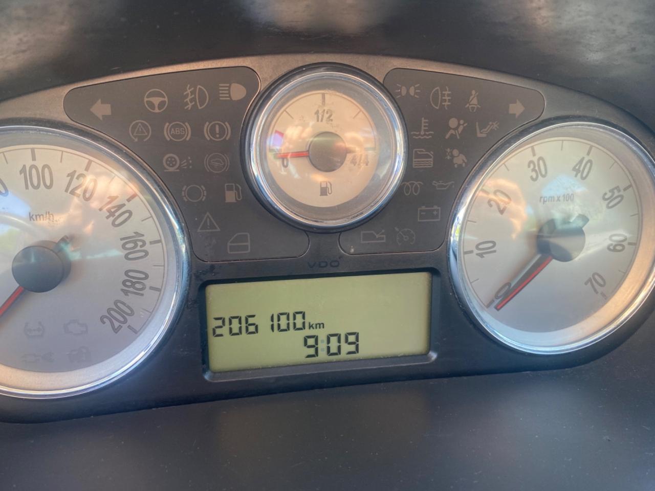 Lancia Ypsilon 1.3 MJT 75 CV Platino