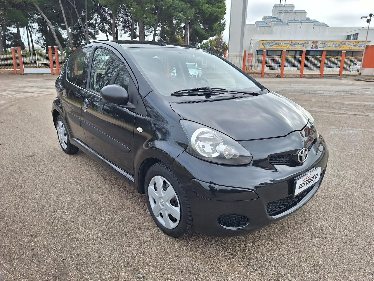 Toyota Aygo 1.0 VVT-i 5 porte Active 2012
