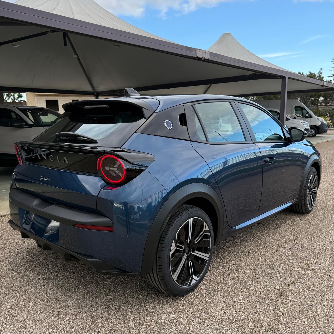 Lancia Ypsilon Hybrid e-DCT