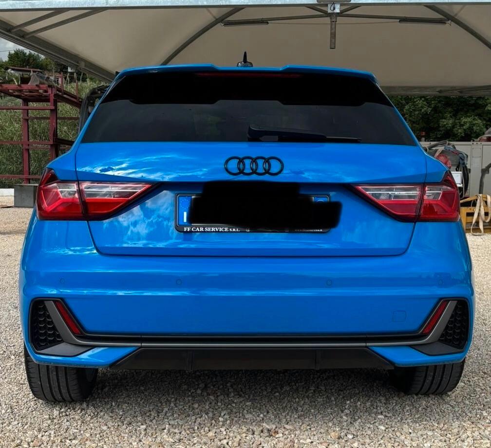 Audi A1 SPB 25 TFSI S line edition interno esterno luci ambient