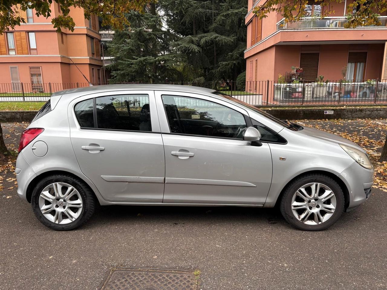 Opel Corsa 1.2 5 porte Cosmo benzina