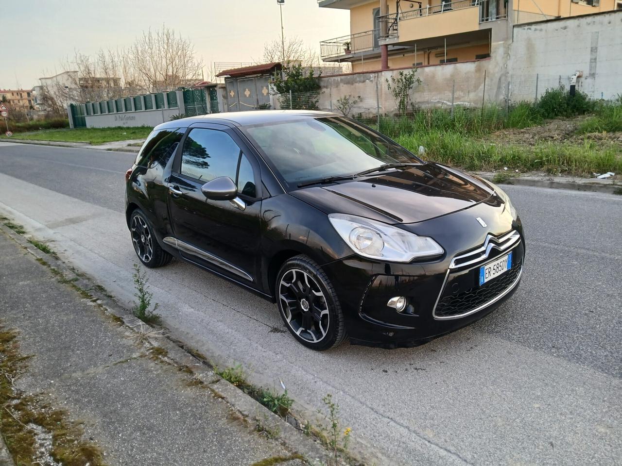 Ds DS3 3 1.2 VTi 82 Just Black full optional