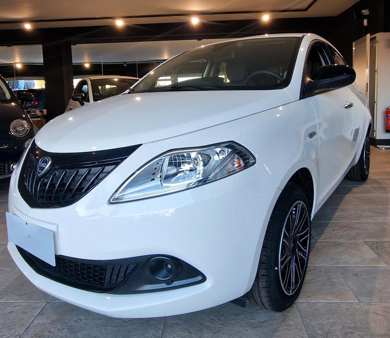 Lancia Ypsilon 1.0 FireFly 5 porte S&S Hybrid Oro