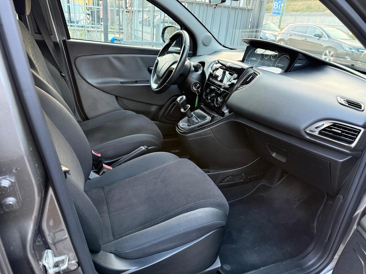 Lancia Ypsilon 0.9 TwinAir 85 CV 5 porte Metano Ecochic Gold