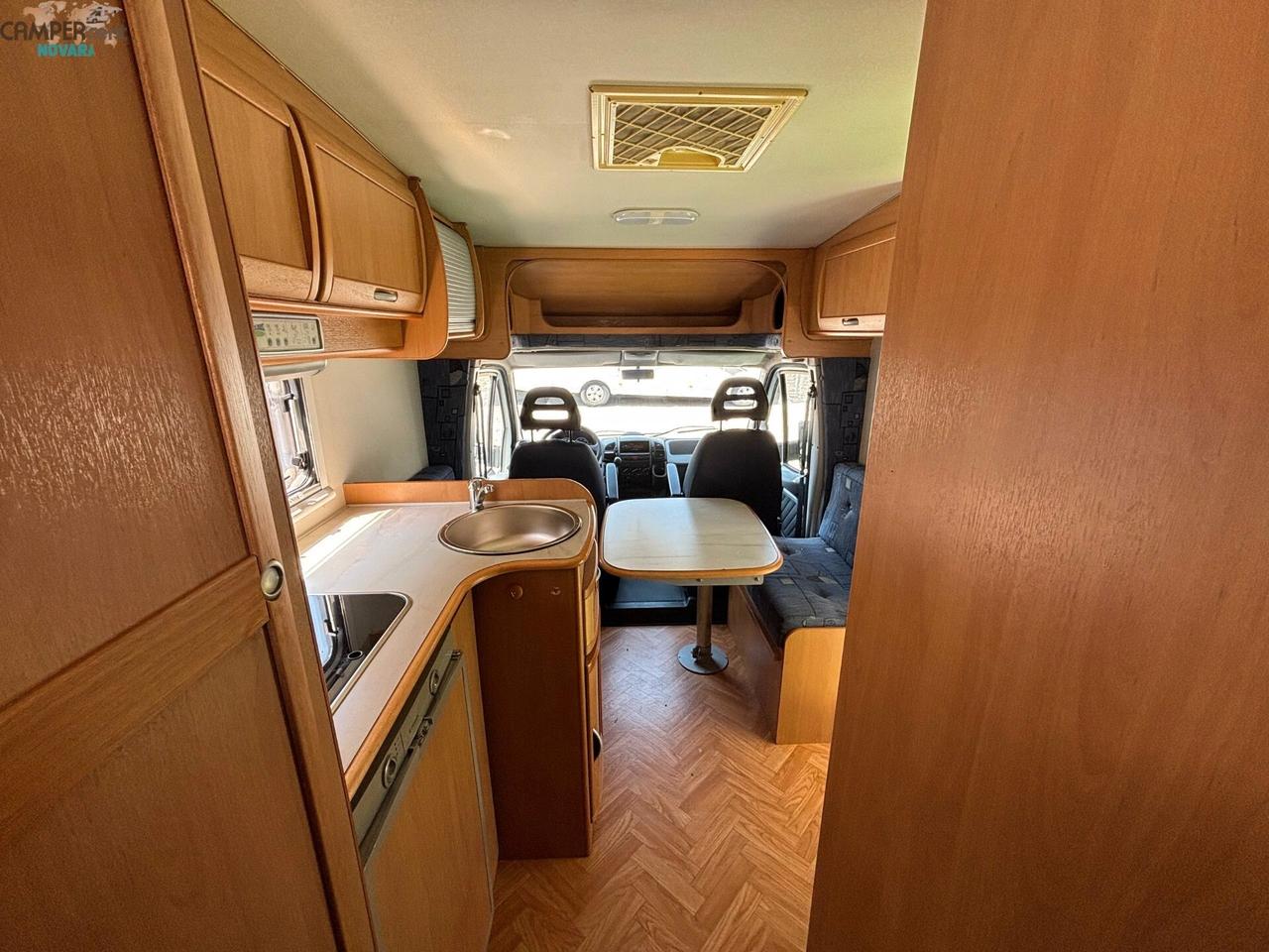 MCLOUIS LAGAN 253 - Semintegrale con letto matrimoniale in coda ed ampio garage foro 77x122