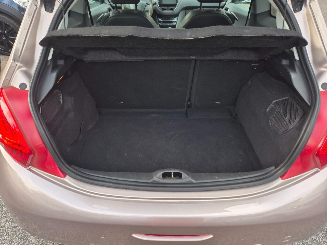 Peugeot 208 1.4 HDi 68 CV 3 porte Allure