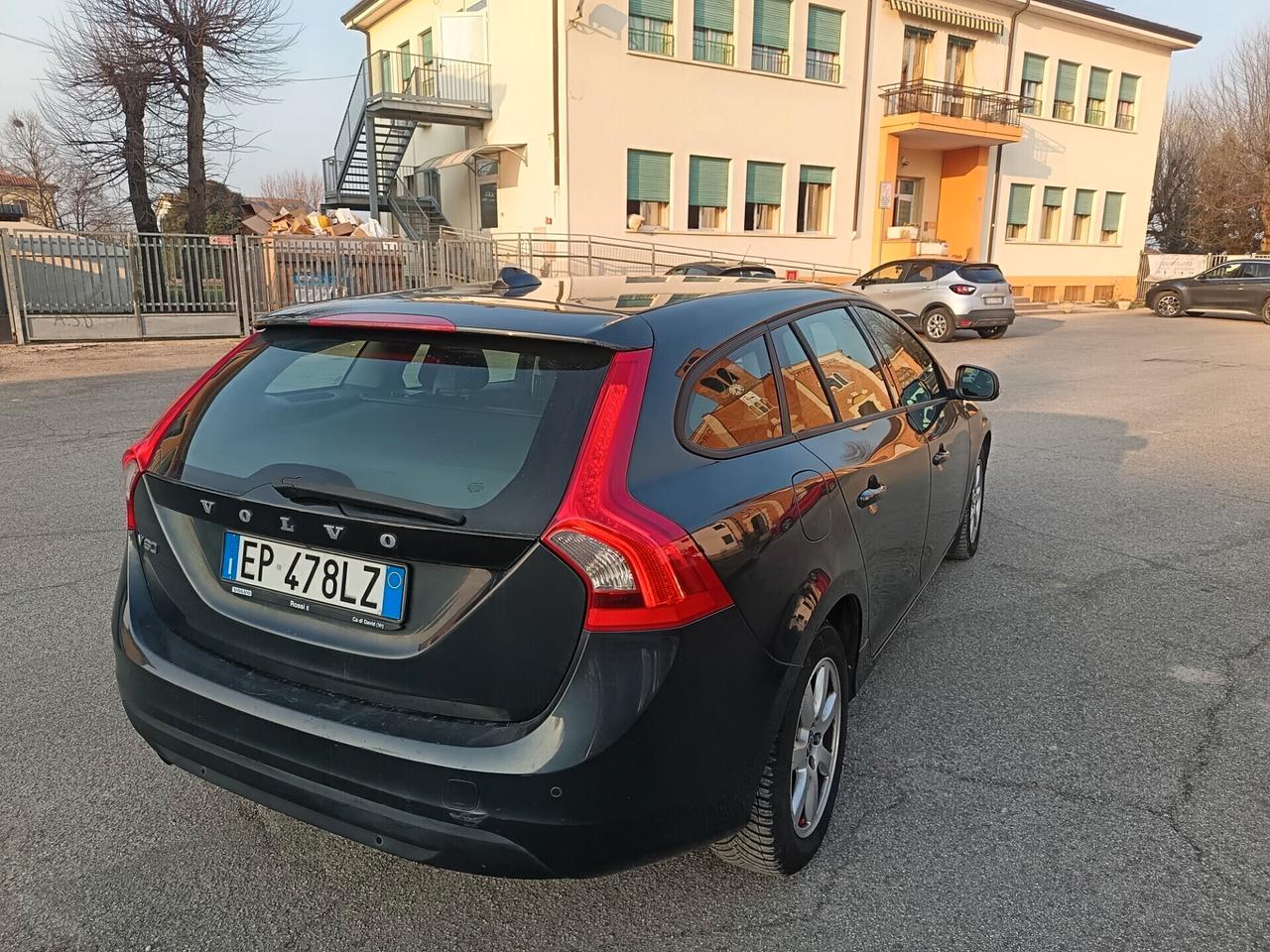 Volvo V60 D5 Geartronic Momentum 2012