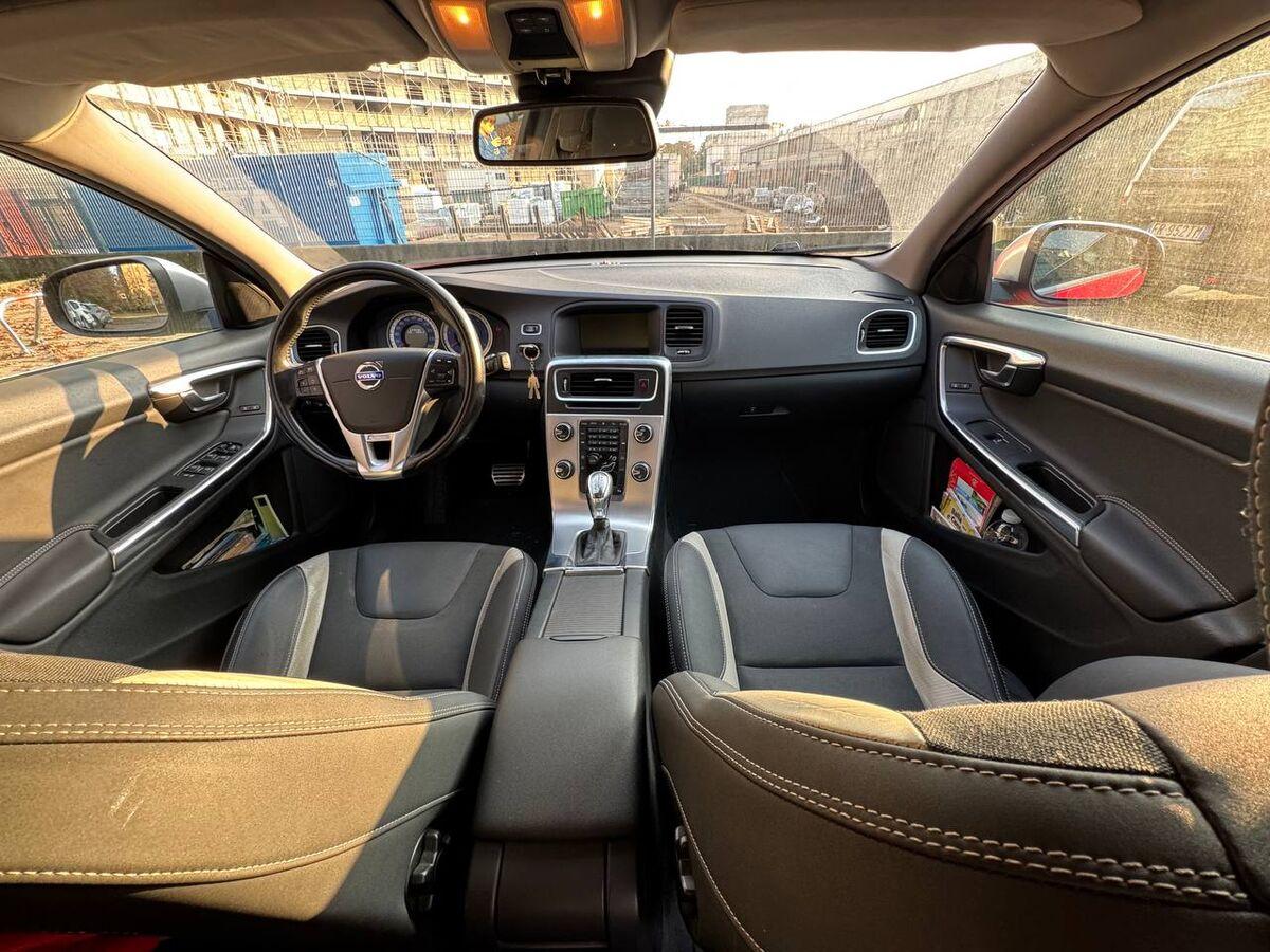 Volvo V60 2.0 d4 ved (d3) R-design geartronic