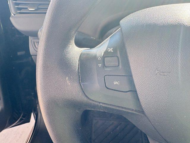 PEUGEOT 208 1.2 82cv 5 porte POCHI CHILOMETRI OK NEOPATENTATI