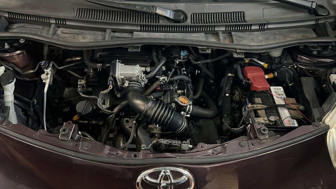 Toyota iQ 1.0 Sol