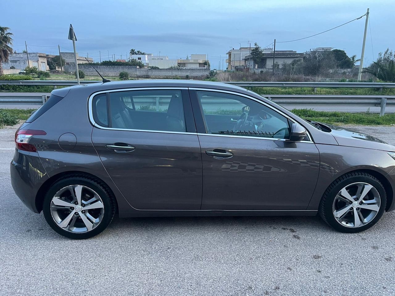 Peugeot 308 1.6 e-HDi Stop&Start Allure Unipro 2013