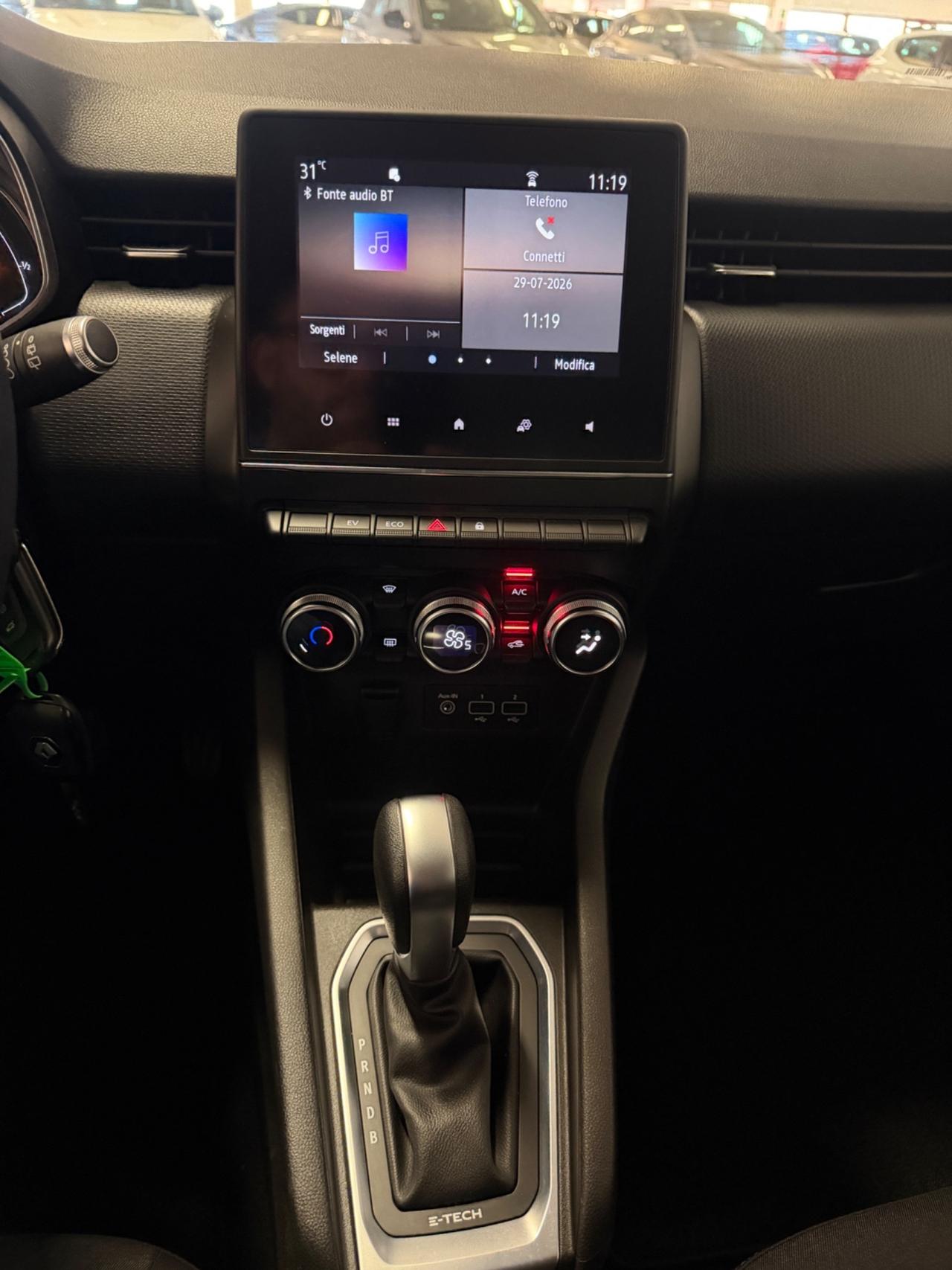 Renault Clio Full Hybrid E-Tech 140 CV Zen solo 14.000 km