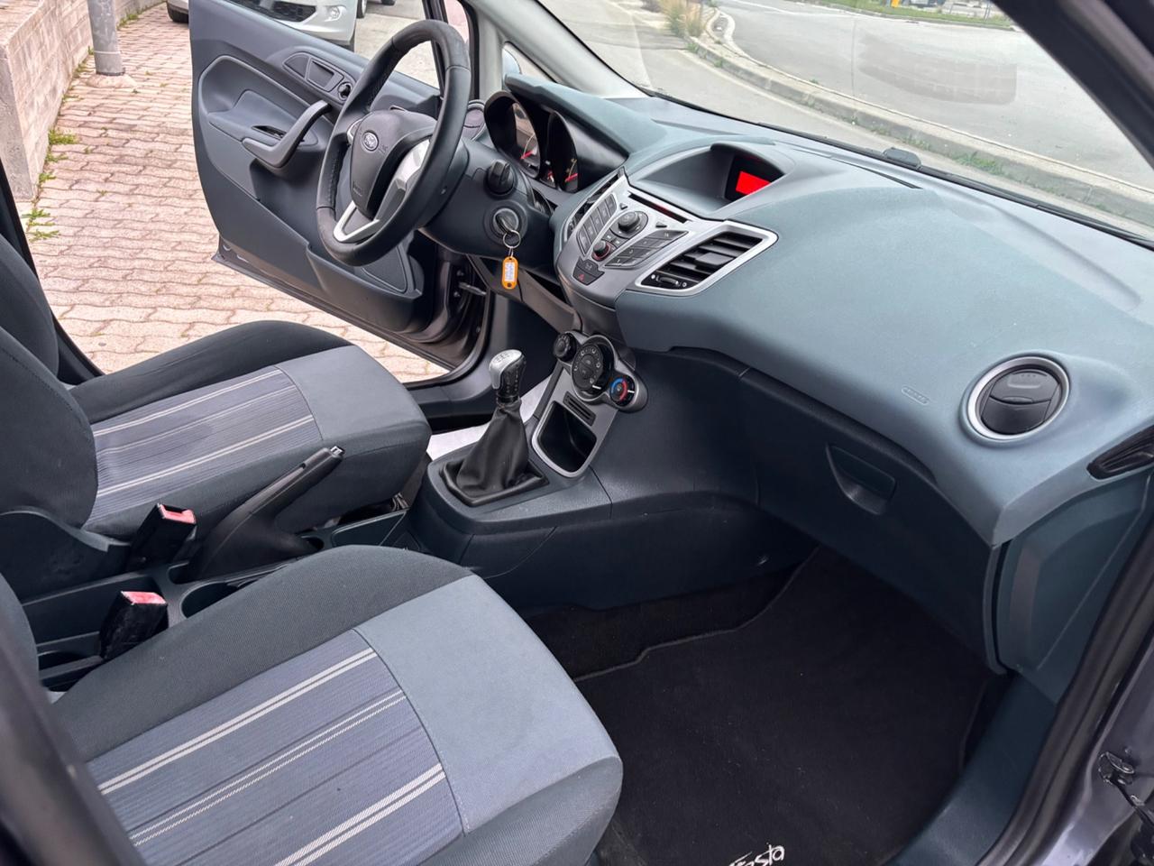 Ford Fiesta 1.4 TDCi 68CV 5 porte Titanium