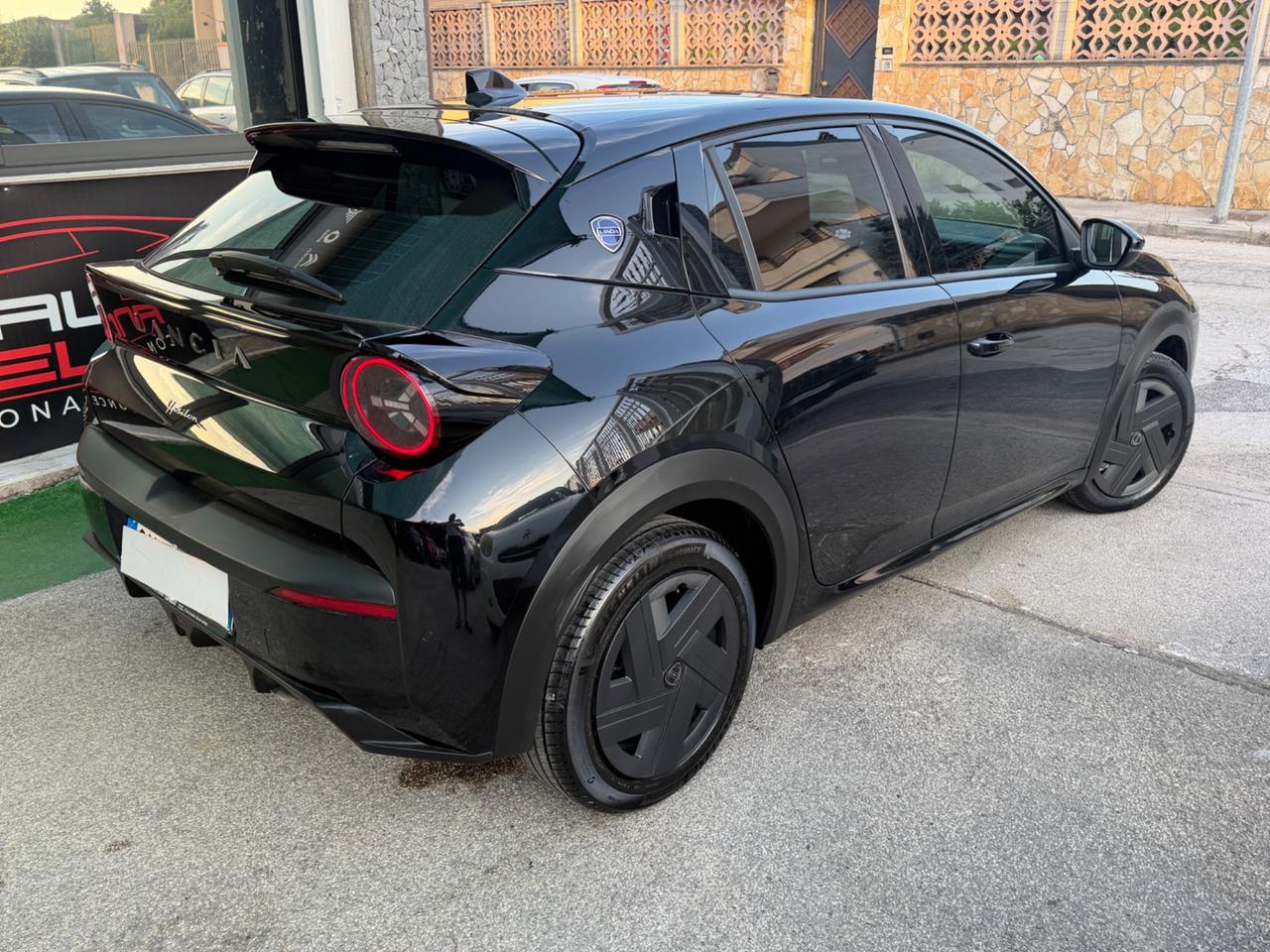 NEW Lancia Ypsilon Hybrid e-DCT