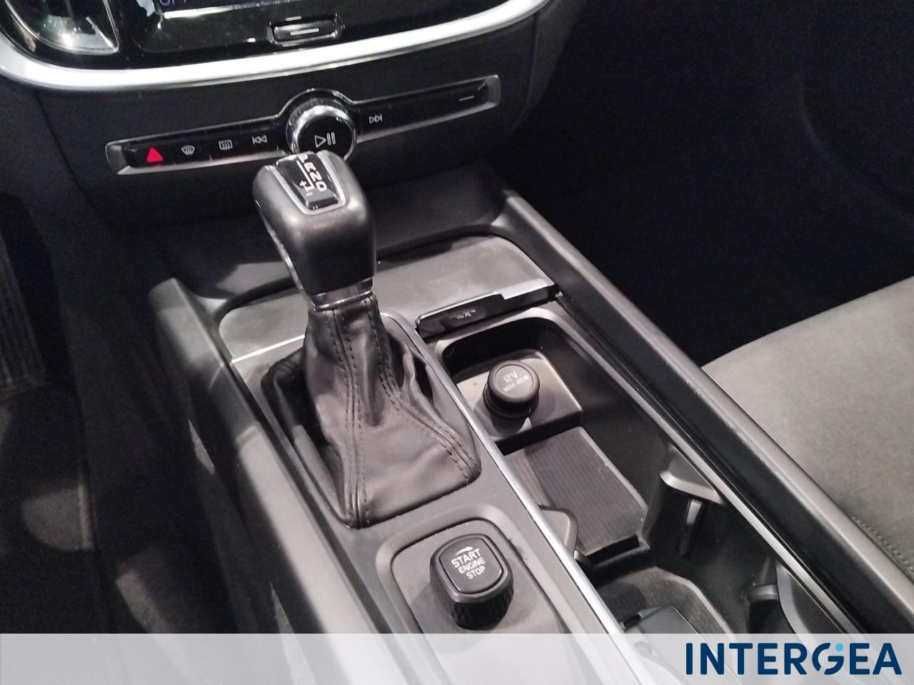 VOLVO V60 2.0 d3 Business geartronic my20