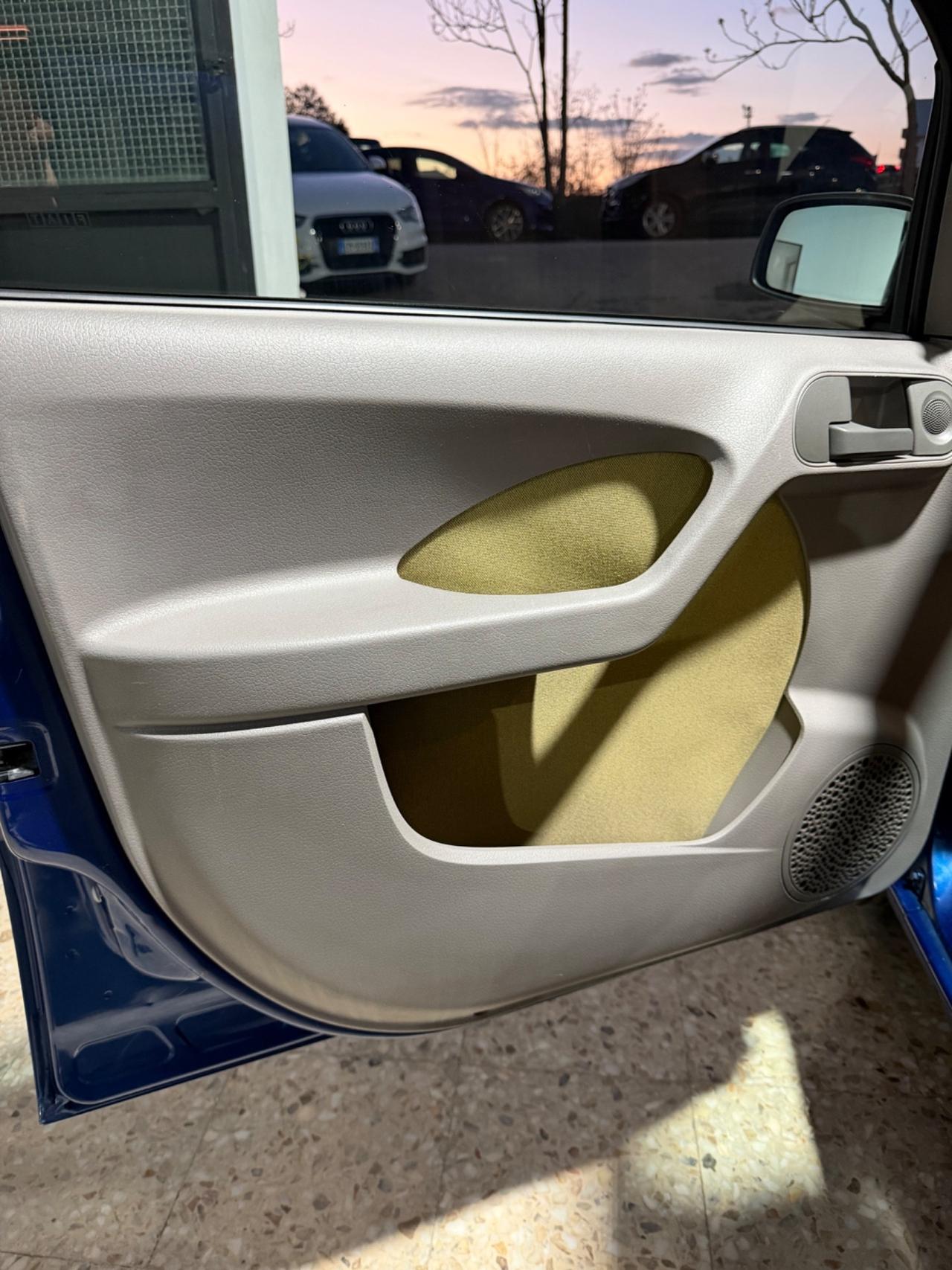 Fiat Panda 1.2 Emotion 100 mila KM