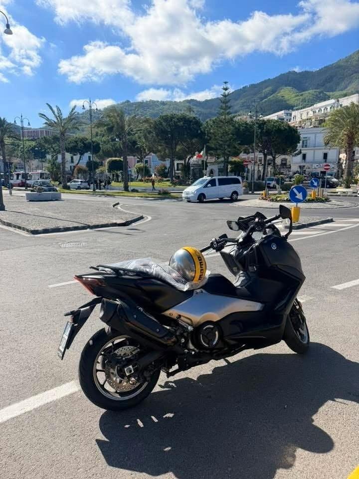 Yamaha TMAX 560 BLACK MAXT 25 Th Anniversary 0 SINISTRI PERMUTE SH350 SPORT