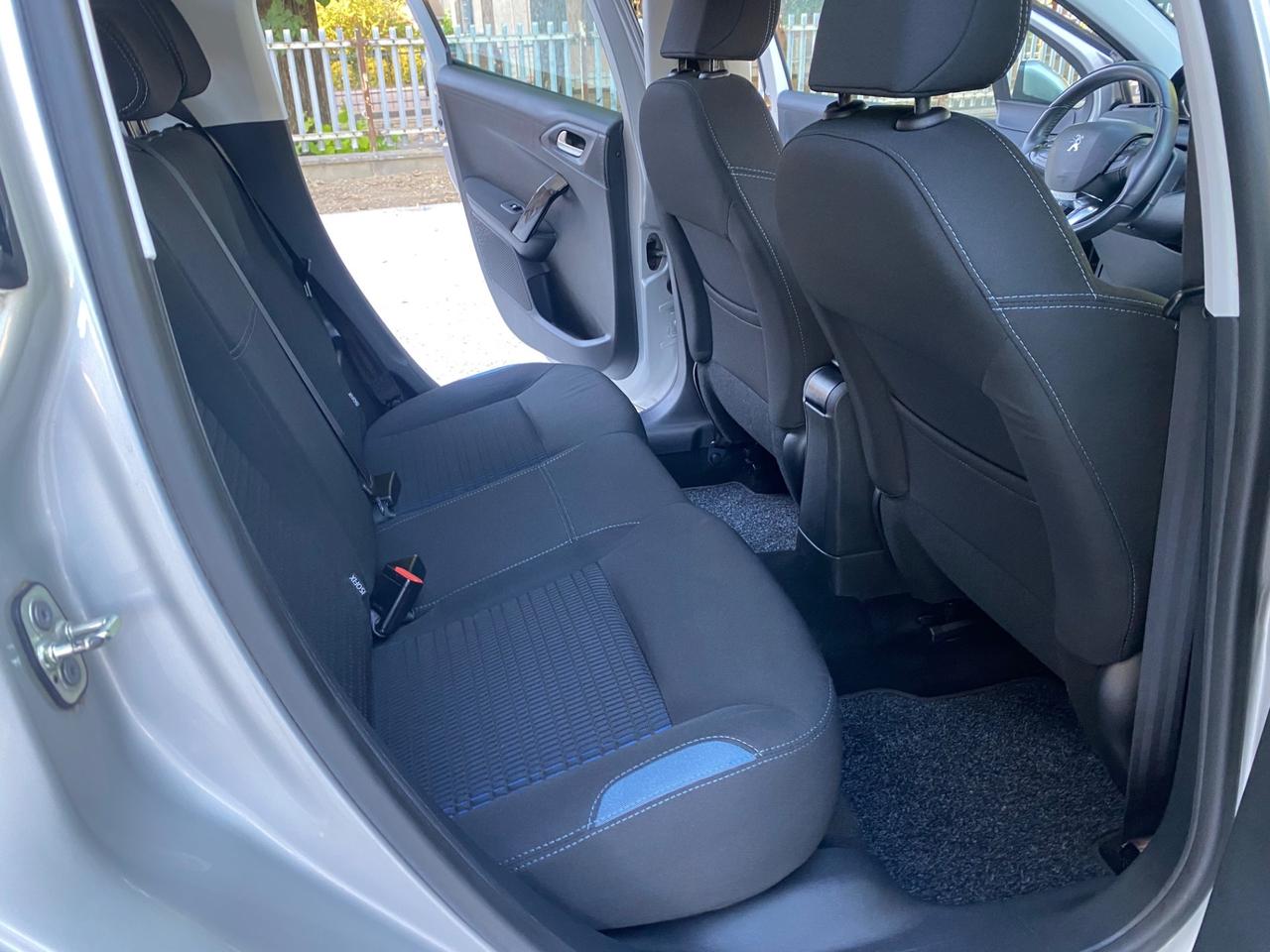 Peugeot 208 PureTech 82 5 porte Allure NEOPATENTATI!!!