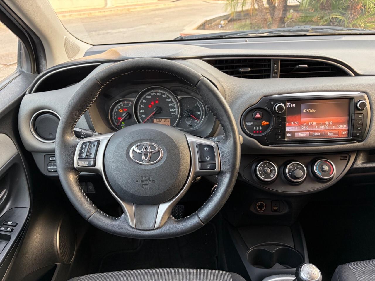 Toyota Yaris 1.0 benz ideale per neopatentati