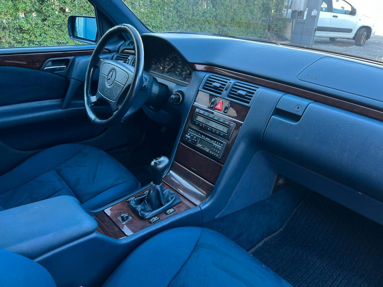 Mercedes-benz E 200 ELEGANCE - *UNICOPROPRIETARIO*