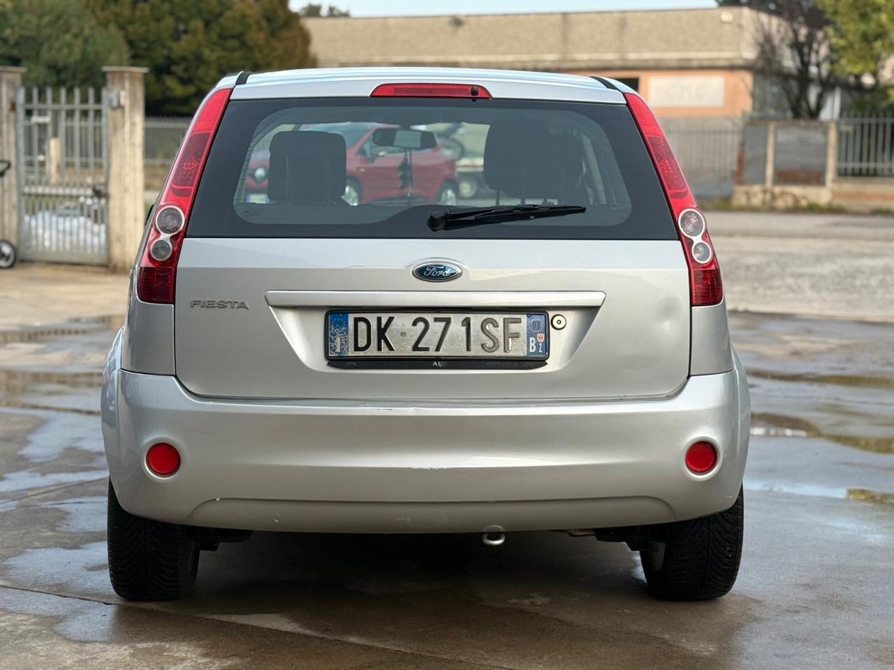 Ford Fiesta 1.2 16V 5p. Ghia