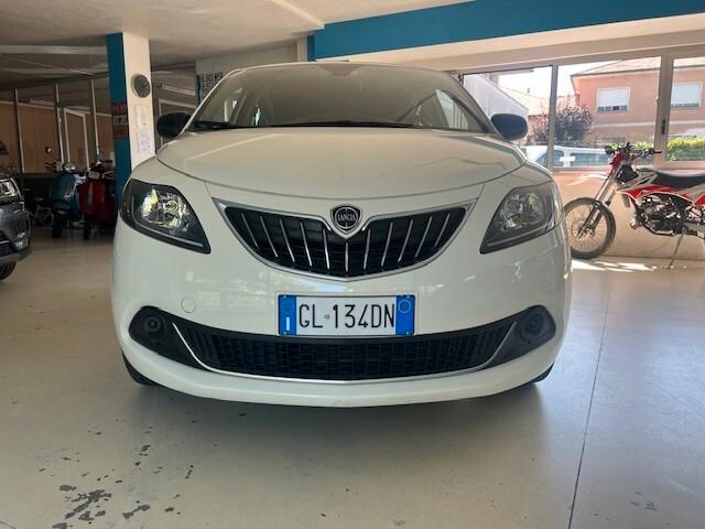 LANCIA YPSILON 1.0 HYBRID FIREFLY SILVER ADATTA A NEO PATENTATI PARI AL NUOVO! SOLO 22.000KM