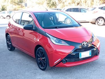 Toyota Aygo 1.0 VVT-i 69 CV 5 porte x-black TSS