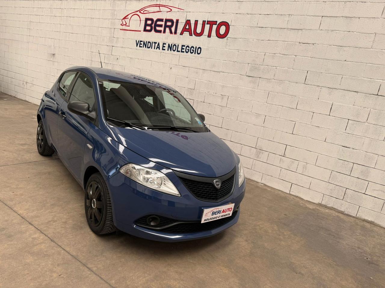 Lancia Ypsilon 5 porte GPL adatta neopatentati