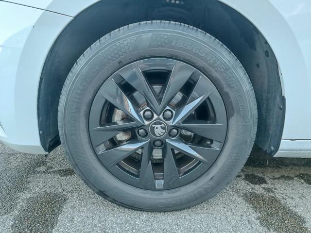 SKODA Fabia 1.0 MPI 80 CV Young Edition