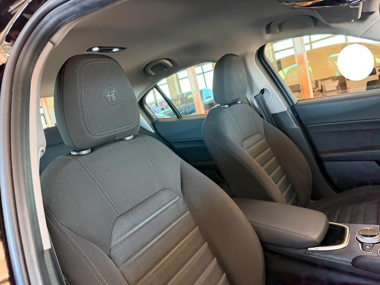 Alfa Romeo Giulia 2.2 TURBODIESEL 160 cv. AT8 BUSINESS (Nav)