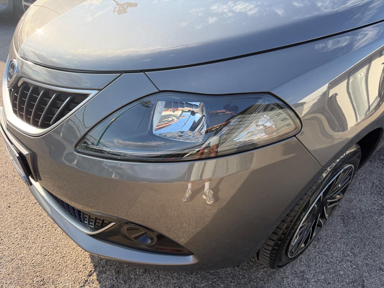 Lancia Ypsilon 1.0 FireFly 5 porte S&S Hybrid Ecochic Silver