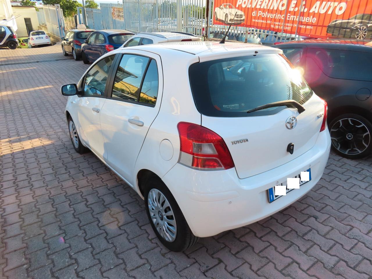 Toyota Yaris 1.3 5 porte Sol 4 CILINDRI 2011