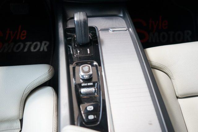 VOLVO XC60 B4 AWD Geartronic Inscription Ufficiale Certificat