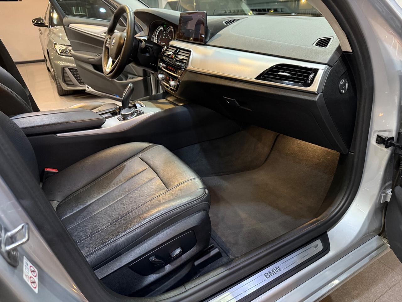 Bmw 520 G31Touring 520d xdrive Luxury GANCIO TRAINO !