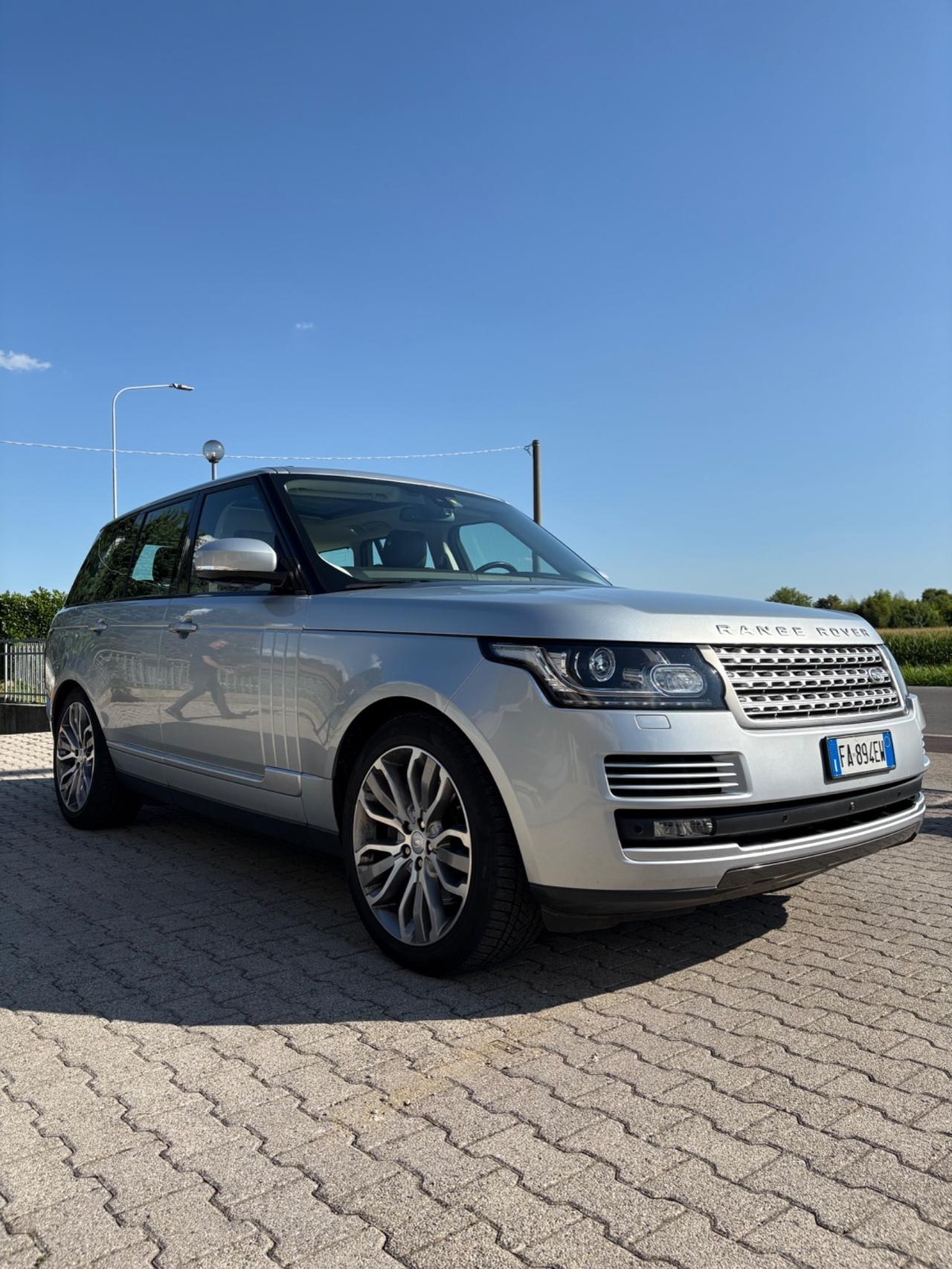 Land Rover Range 4.4 SDV8 Autobiography Black LWB