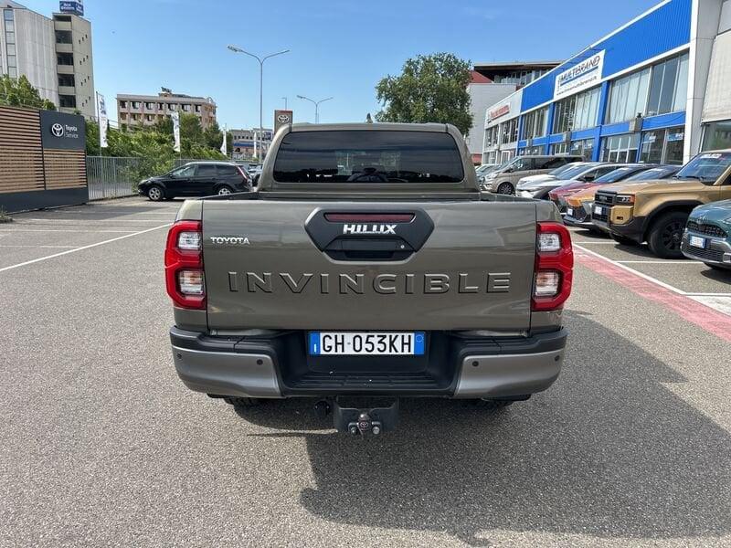 Toyota Hilux 2.4 D-4D A/T 4WD 4 porte Double Cab Invincible IVA ESPOSTA COMPRESA