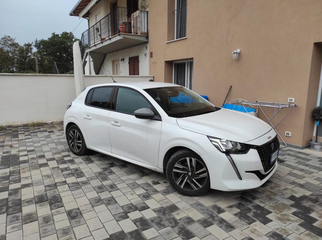 Peugeot 208 PureTech 100 Stop&Start 5 porte Allure