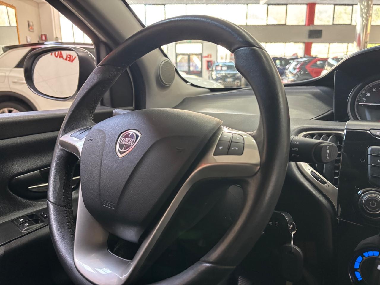 Lancia Ypsilon 1.2 69 CV 5 porte S&S Gold