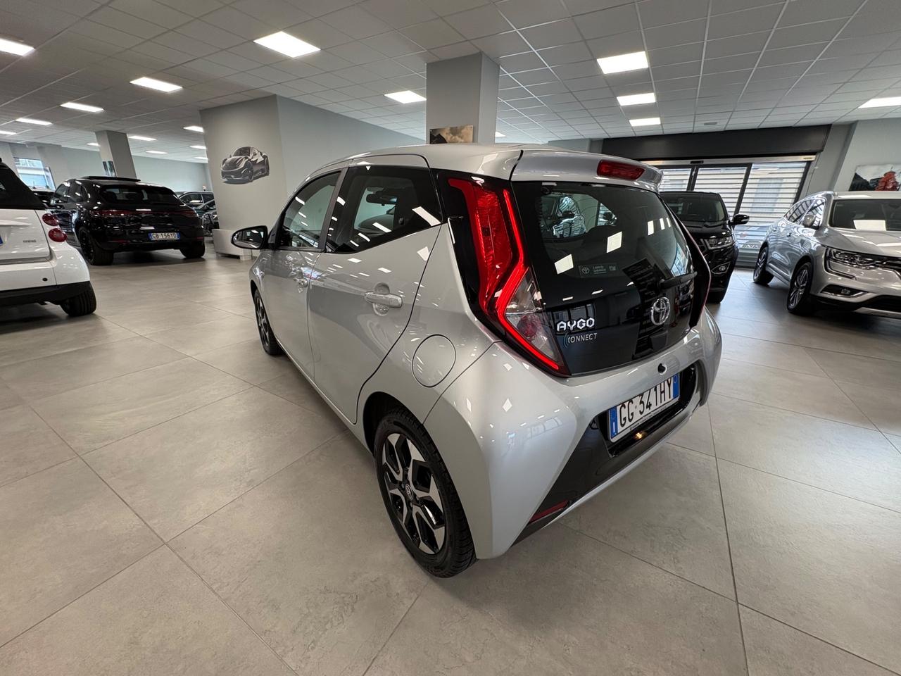 Toyota Aygo Connect 1.0 VVT-i 72 CV 5 porte x-fun