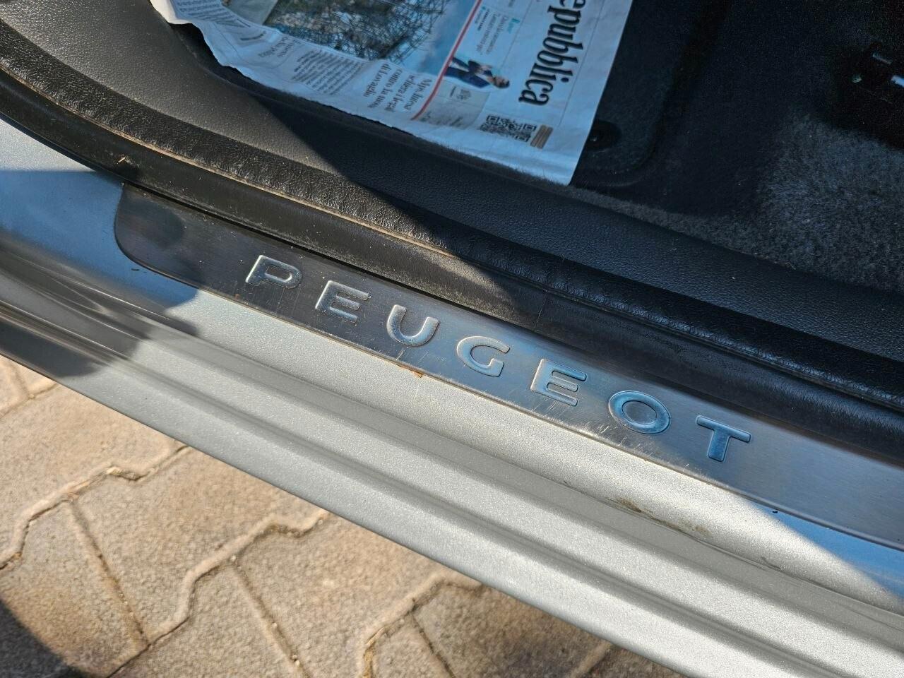 Peugeot 5008 1.6 Diesel Allure 7 Posti – Tetto Panoramico – Navigatore – KM CERTIFICATI