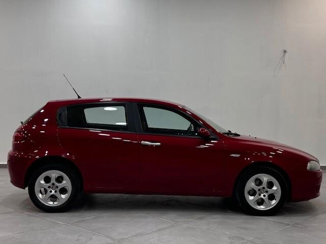 Alfa Romeo 147 1.9 JTD M-JET 16V 5 porte Black Line