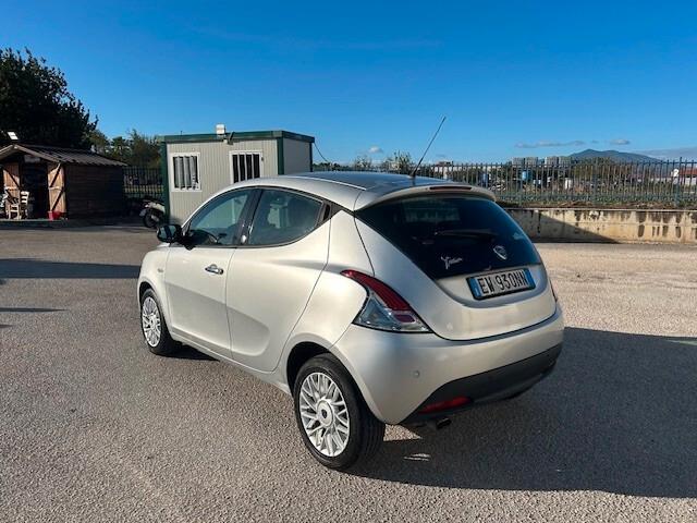 Lancia Ypsilon 1.2 69 CV 5 porte GPL Ecochic Silver